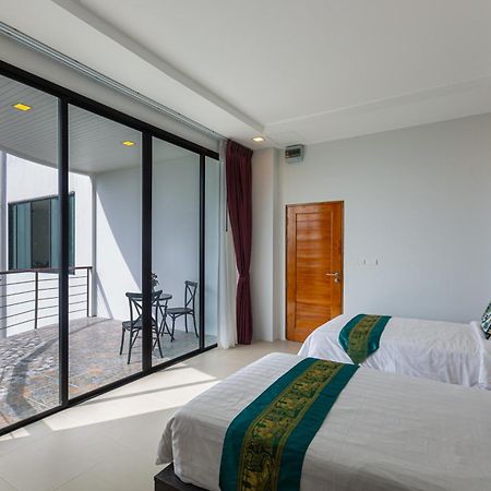 Rossarin Sea View Patong Hotel Exterior photo