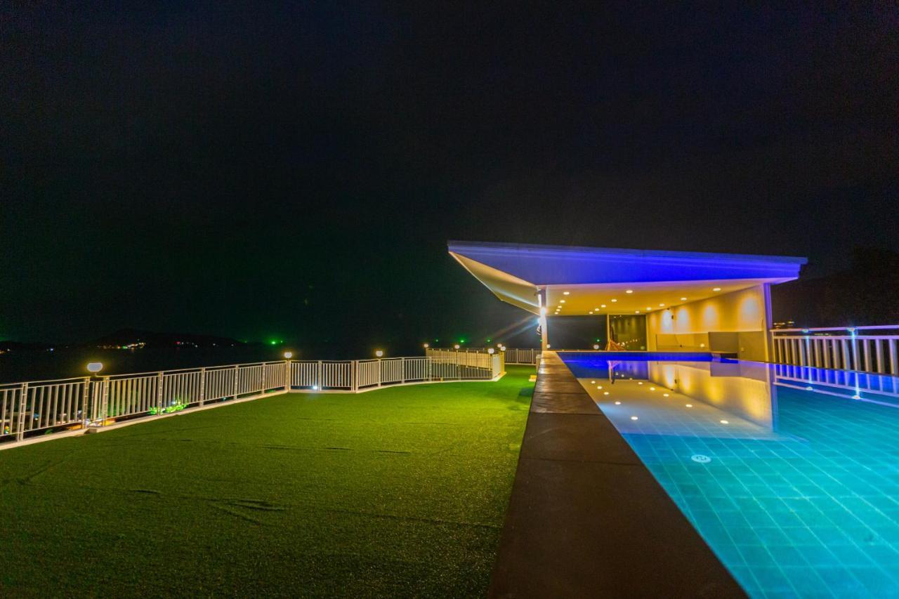 Rossarin Sea View Patong Hotel Exterior photo