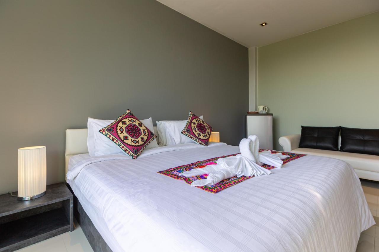 Rossarin Sea View Patong Hotel Exterior photo